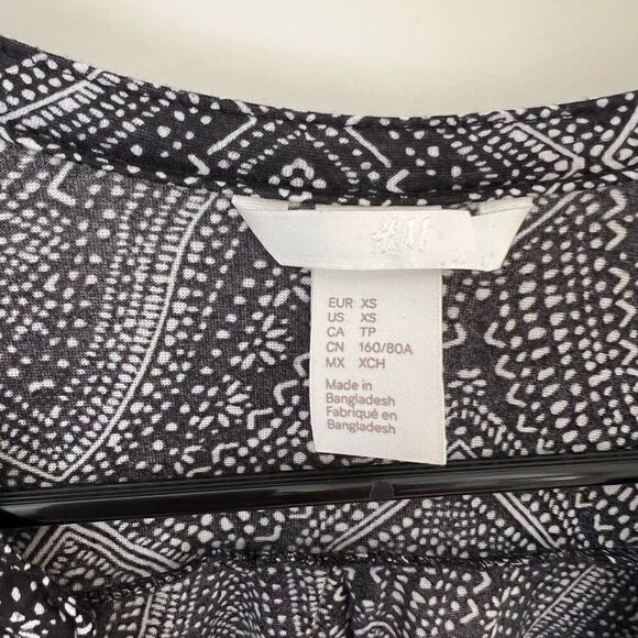 H&M blouse!!!  - Picture 3 of 4